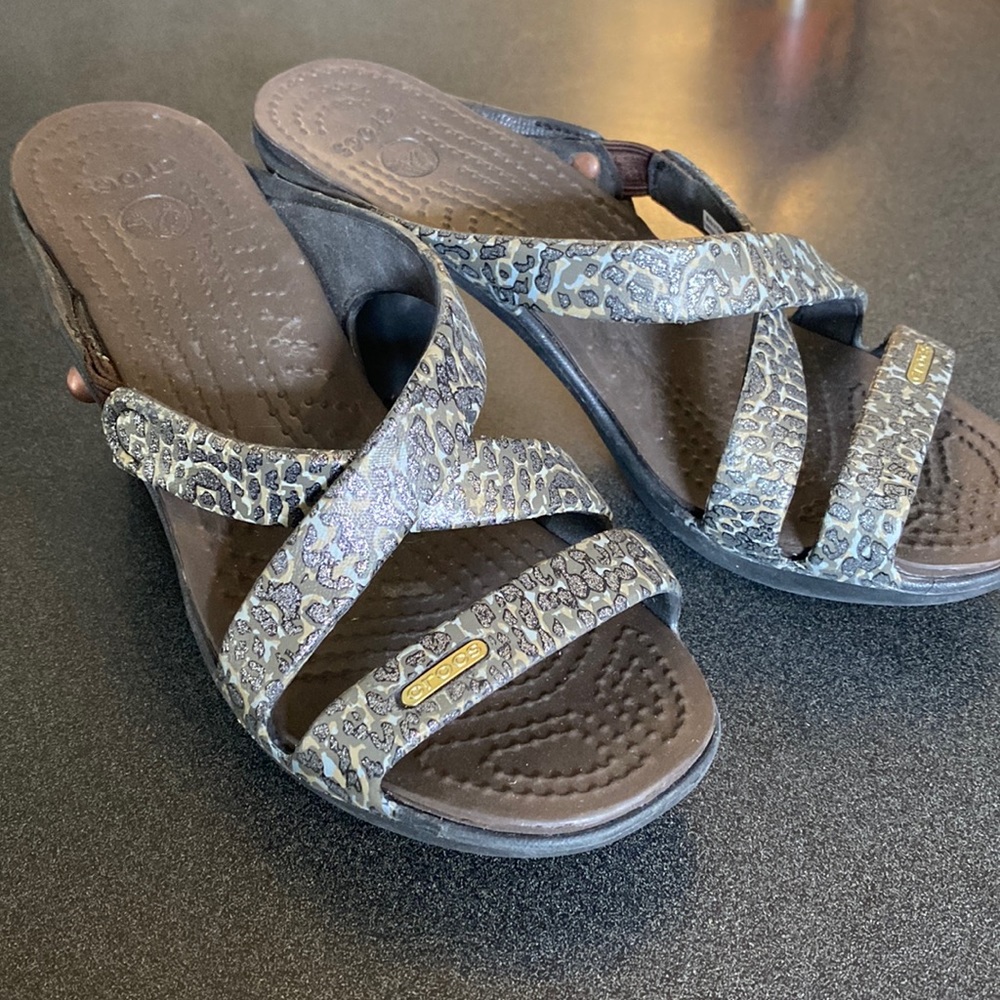 CROCS sparkly animal print brown heeled slip on sandals
